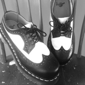 Dr. Martens Eye Brogue Oxfords Saddle Shoe 10458